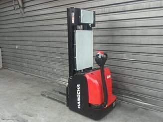 Stacker com condutor a pé Hangcha CDD16-AC1
