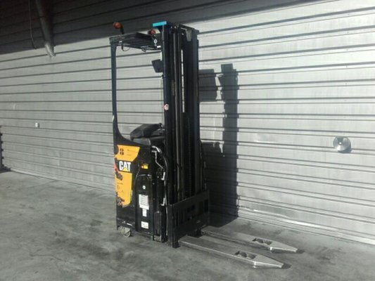 Stacker com condutor transportado Caterpillar NSR20N - 1