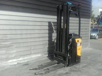 Stacker com condutor transportado