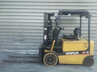 Empilhador de contrapeso 4 rodas Caterpillar EP25K-PAC