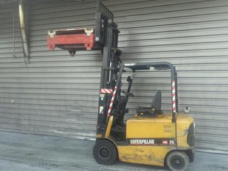 Empilhador de contrapeso 4 rodas Caterpillar EP25K-PAC - 10