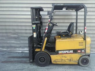 Empilhador de contrapeso 4 rodas Caterpillar EP25K-PAC - 1