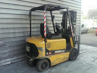 Empilhador de contrapeso 4 rodas Caterpillar EP25K-PAC - 8