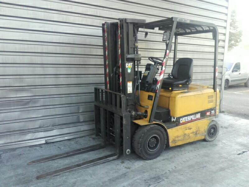 Empilhador de contrapeso 4 rodas Caterpillar EP25K-PAC - 1