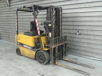 Empilhador de contrapeso 4 rodas