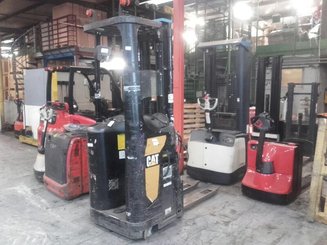 Stacker com condutor transportado Caterpillar NSR16N