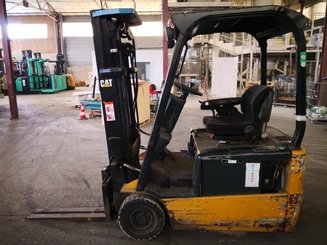 Empilhador de contrapeso 3 rodas Caterpillar EP16NT - 1