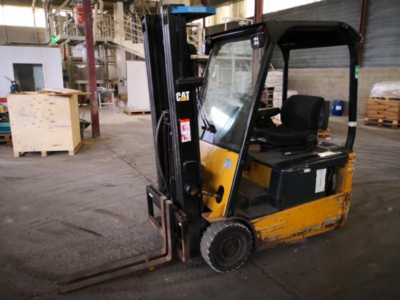 Empilhador de contrapeso 3 rodas Caterpillar EP16NT - 1