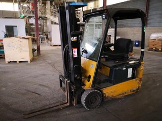 Empilhador de contrapeso 3 rodas Caterpillar EP16NT - 1