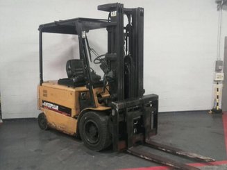 Empilhador de contrapeso 4 rodas