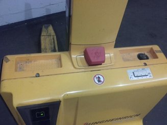 Stacker com condutor a pé Jungheinrich EMC110 - 7