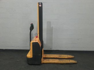 Stacker com condutor a pé Jungheinrich EMC110 - 2