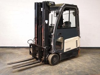 Empilhador de contrapeso 3 rodas Crown SC5320 1,3 - 1