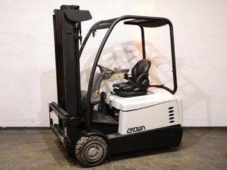 Empilhador de contrapeso 3 rodas Crown SC5340-1.6 - 1