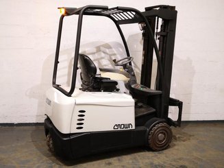 Empilhador de contrapeso 3 rodas Crown SC5340-1.6 - 3