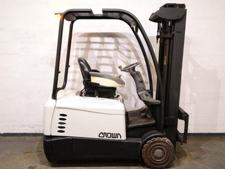 Empilhador de contrapeso 3 rodas Crown SC5340-1.6 - 2