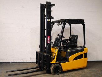 Empilhador de contrapeso 3 rodas Caterpillar EP18NT - 1