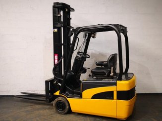 Empilhador de contrapeso 3 rodas Caterpillar EP18NT - 2