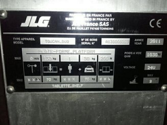 Plataforma com mastro vertical JLG TOUCAN DUO