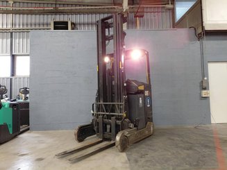 Empilhador retráctil Caterpillar NR14N - 1