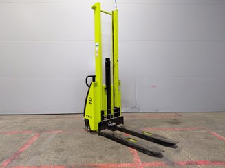 Stacker com condutor a pé Lifter TX 10/20 - 3