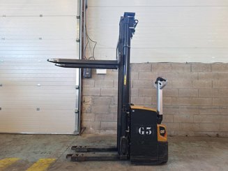 Stacker com condutor a pé Caterpillar NSP16N2