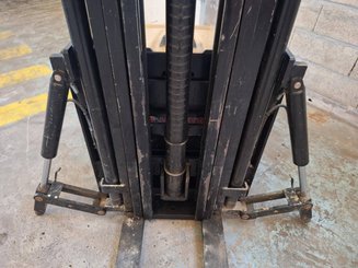 Stacker com condutor a pé Caterpillar NSP16N2