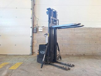 Stacker com condutor a pé Caterpillar NSP16N2