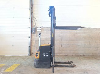 Stacker com condutor a pé Caterpillar NSP16N2