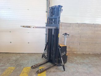 Stacker com condutor a pé Caterpillar NSP16N2