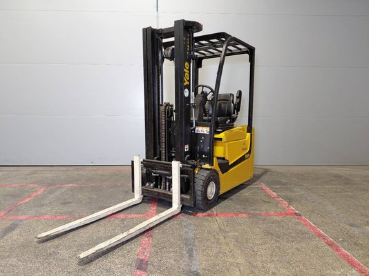 Empilhador de contrapeso 3 rodas Yale ERP15VC - 1