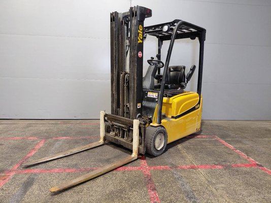Empilhador de contrapeso 3 rodas Yale ERP18VT - 1