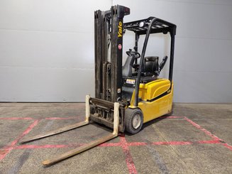 Empilhador de contrapeso 3 rodas Yale ERP18VT