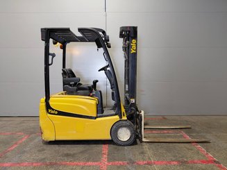 Empilhador de contrapeso 3 rodas Yale ERP18VT