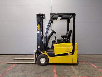 Empilhador de contrapeso 3 rodas Yale ERP15VC