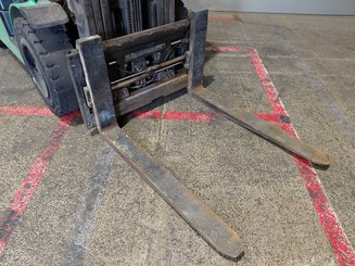 Empilhador de contrapeso 4 rodas Yale GDP30VX - 6