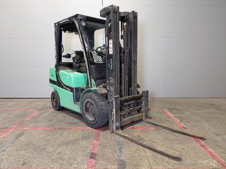Empilhador de contrapeso 4 rodas Yale GDP30VX