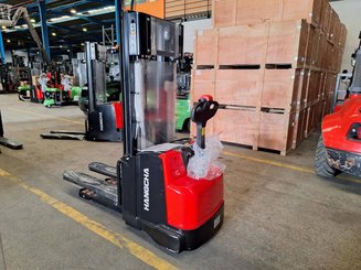 Stacker com condutor a pé Hangcha CDD16-AEC2