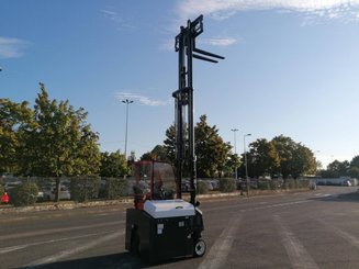 Empilhador multidireccional AMLIFT AGILIFT 3000E