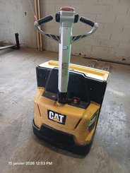 Porta-paletes eléctrico com condutor a pé Caterpillar NPP20N2 - 1