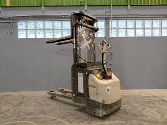 Stacker com condutor a pé Crown ESI4000-12 - 1