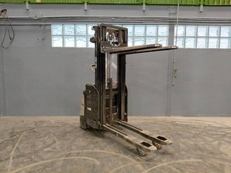 Stacker com condutor a pé Crown ESI4000-12 - 11