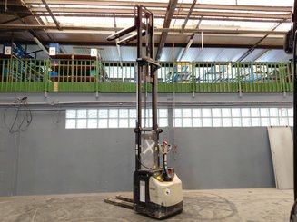 Stacker com condutor a pé Crown ESI4000-12 - 15
