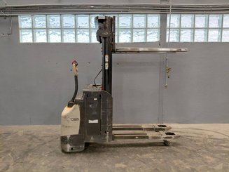 Stacker com condutor a pé Crown ESI4000-12 - 10