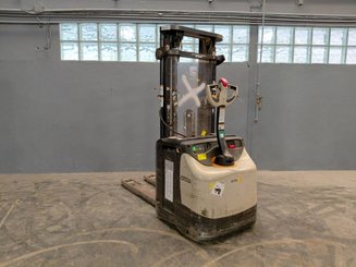 Stacker com condutor a pé Crown ESI4000-12 - 5