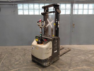 Stacker com condutor a pé Crown ESI4000-12 - 4