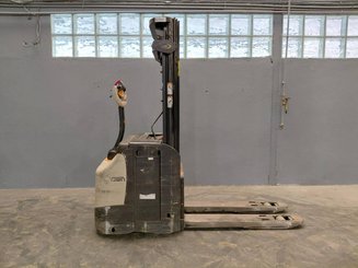 Stacker com condutor a pé Crown ESI4000-12 - 3
