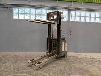 Stacker com condutor a pé Crown ESI4000-12 - 7