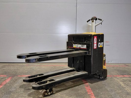 Porta-paletes eléctrico com condutor a pé Caterpillar NPP20N2E - 1