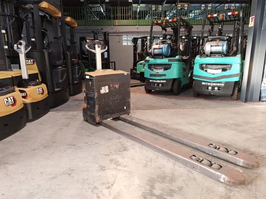 Porta-paletes eléctrico com condutor a pé Caterpillar NPP20N2 - 1